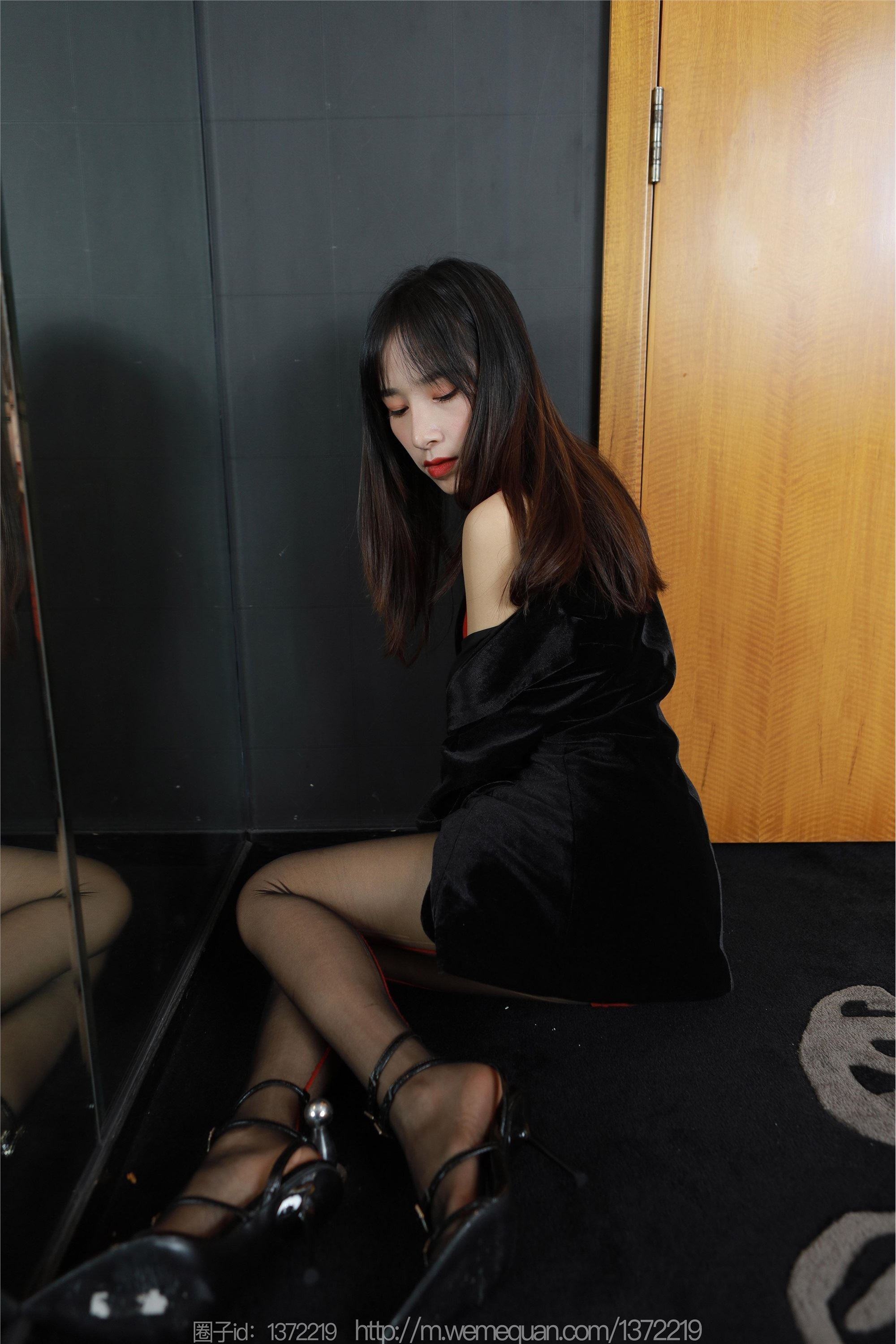 IESS异思趣向  2023.03.04 丝享家 1380 美子《红色竖线》